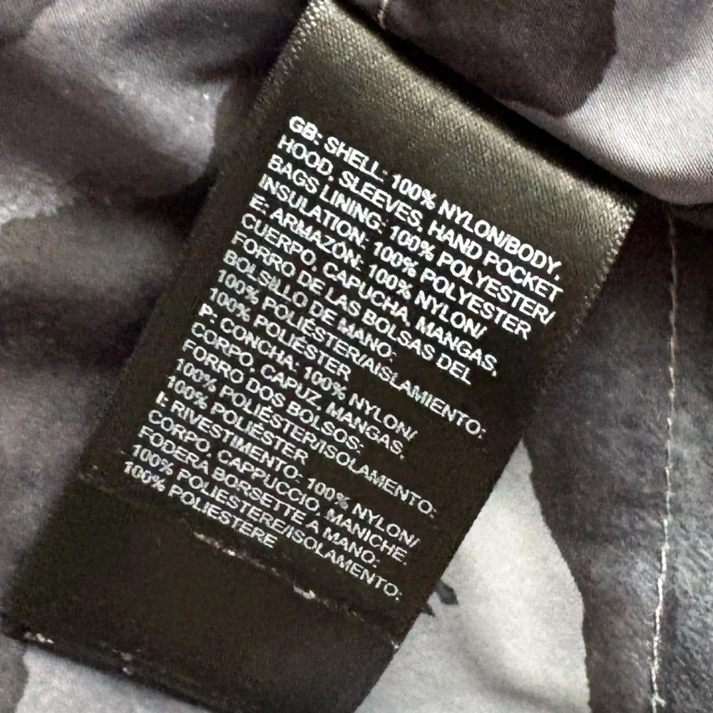 The North Face Men's Gray Camouflage Lined Jacket Coat size small.